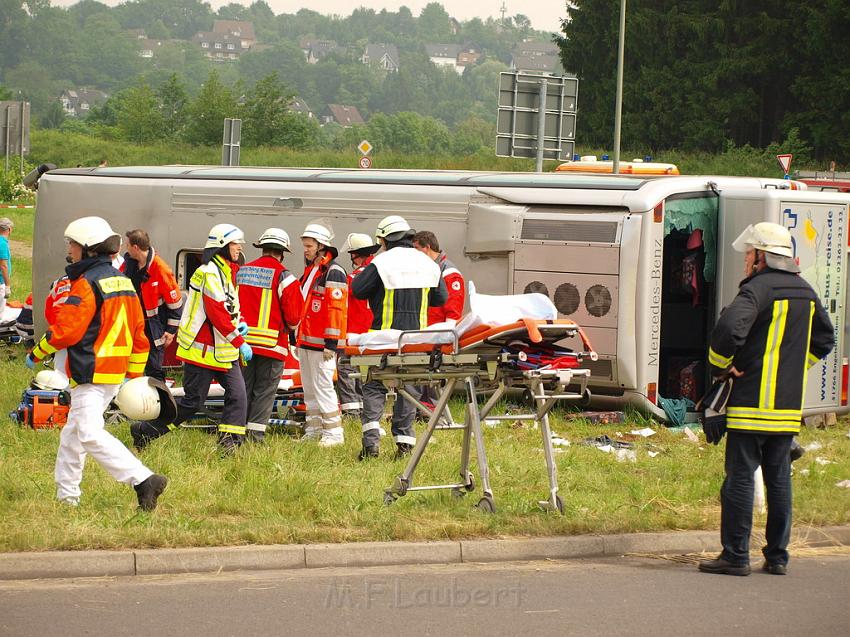 Schwerer Unfall mit Reisebus Lohmar Donrather Dreieck P083.JPG